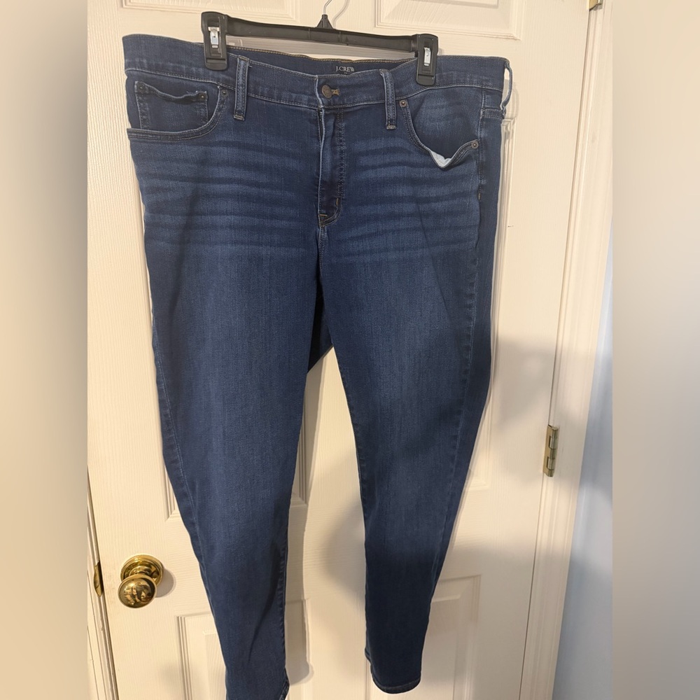 J Crew Women’s 8” Mid Rise Skinny Jeans - Size 34